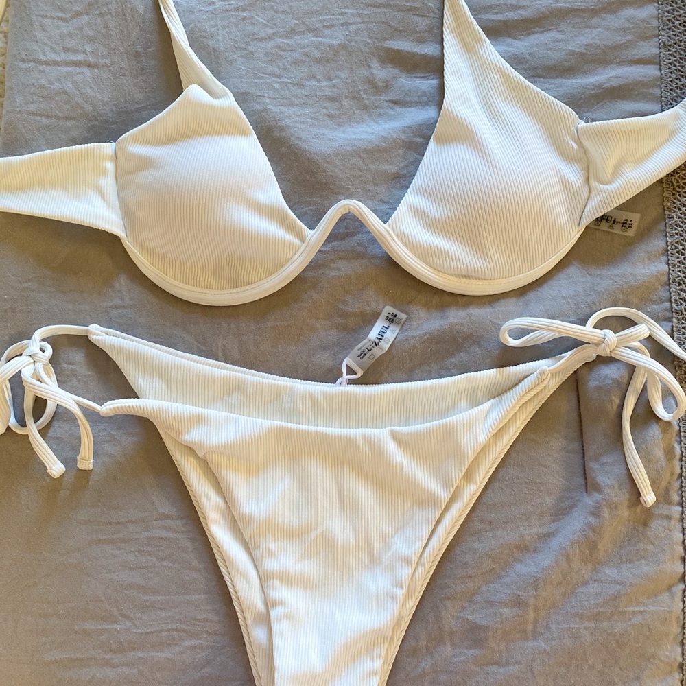 White Zaful Ribbed Bikini